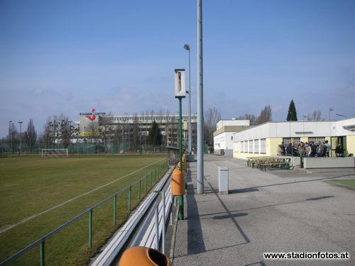 Sportplatz_Elektra_01.jpg